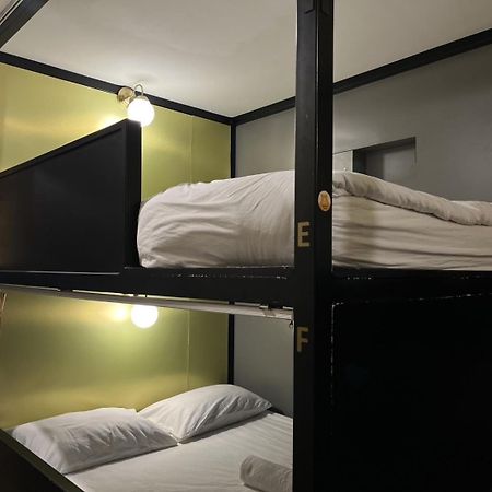 Four Sisters Homestay Бангкок Экстерьер фото