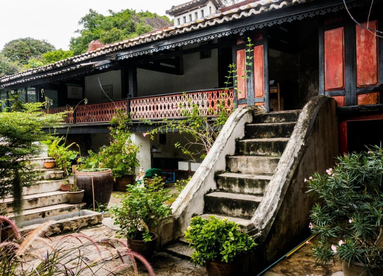 Four Sisters Homestay Бангкок Экстерьер фото